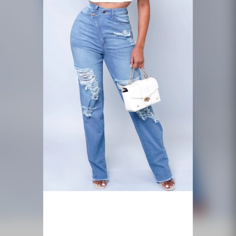 Cute and Easy Distressed Denim Jeans
